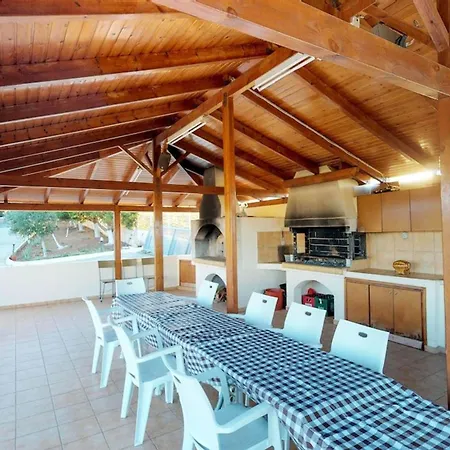 Angelika Two-storey House With Pool For 7