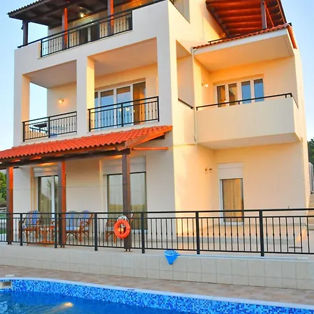 Angelika Two-storey House With Pool For 7